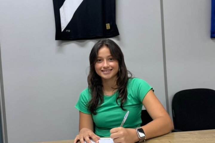 A jogadora angrense Laura Pires é anunciada como nova contratação do Vasco da Gama