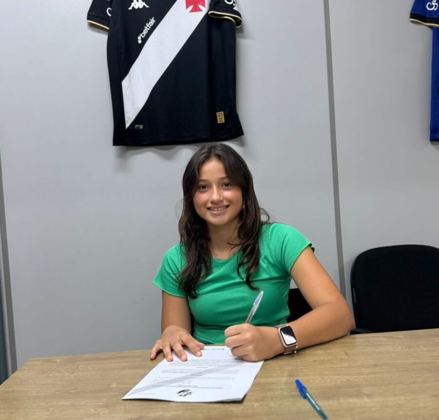 A jogadora angrense Laura Pires é anunciada como nova contratação do Vasco da Gama
