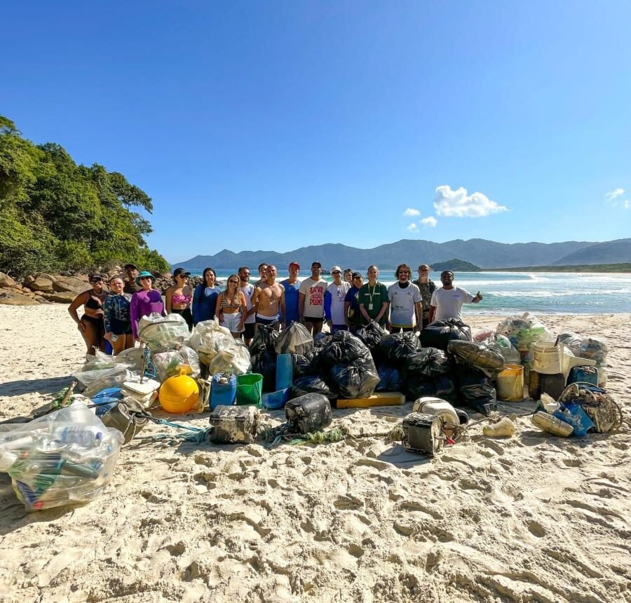 Chegou a hora de liberar sua endorfina limpando à praia.