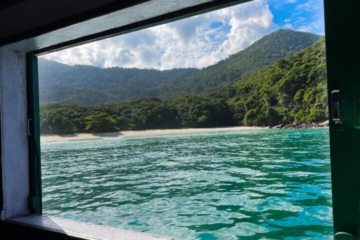 Angra Surf Club promove a 2ª Surf Eco Trip na Praia do Aventureiro, em Ilha Grande.