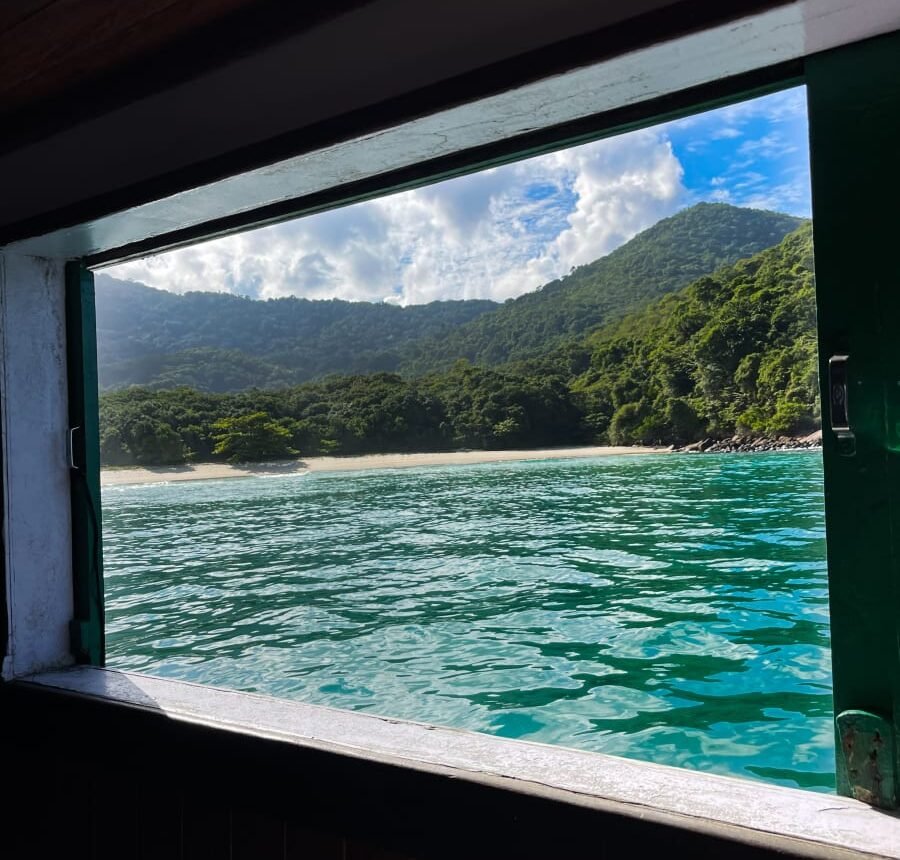 Angra Surf Club promove a 2ª Surf Eco Trip na Praia do Aventureiro, em Ilha Grande.