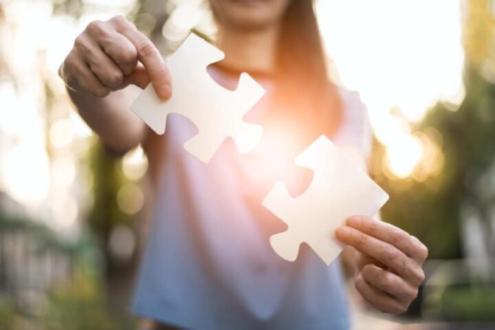 “Sempre me senti diferente”: por que mais adultos investigam autismo e TDAH